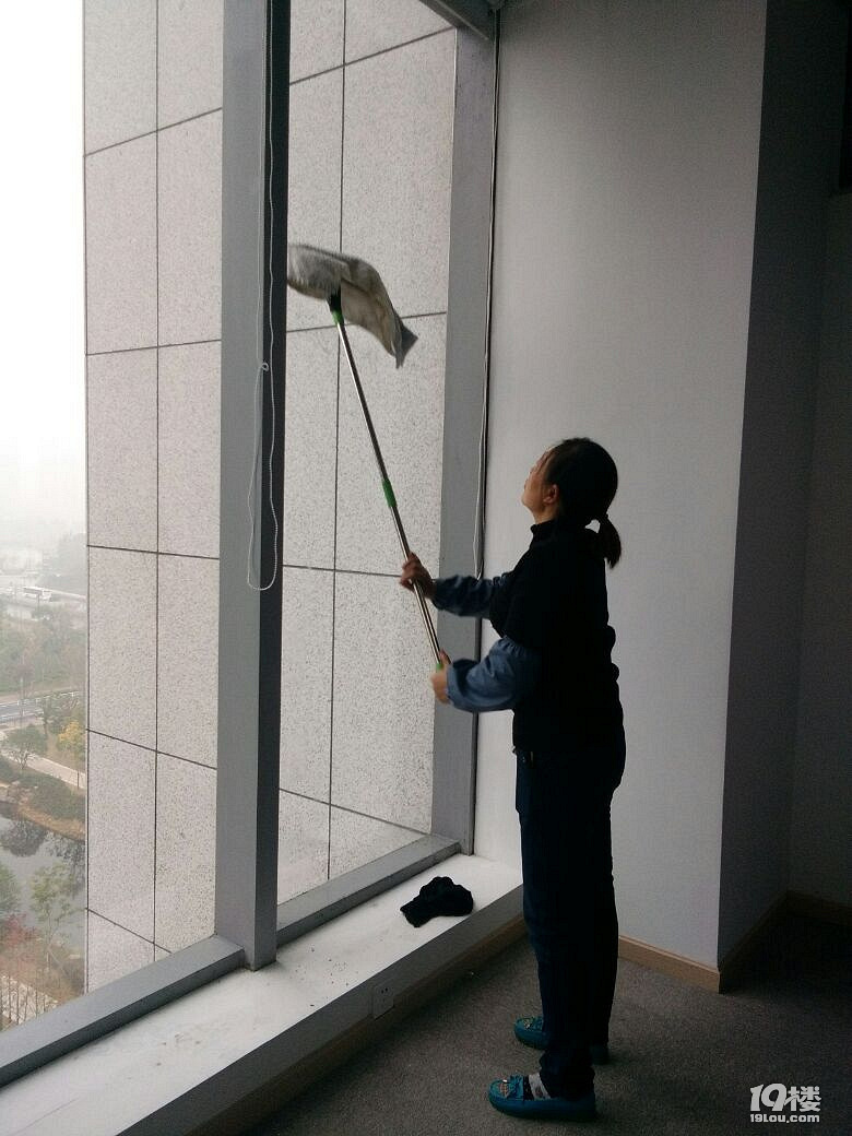 专业保洁服务全解析 从家庭日常到商业开荒，打造洁净舒适空间